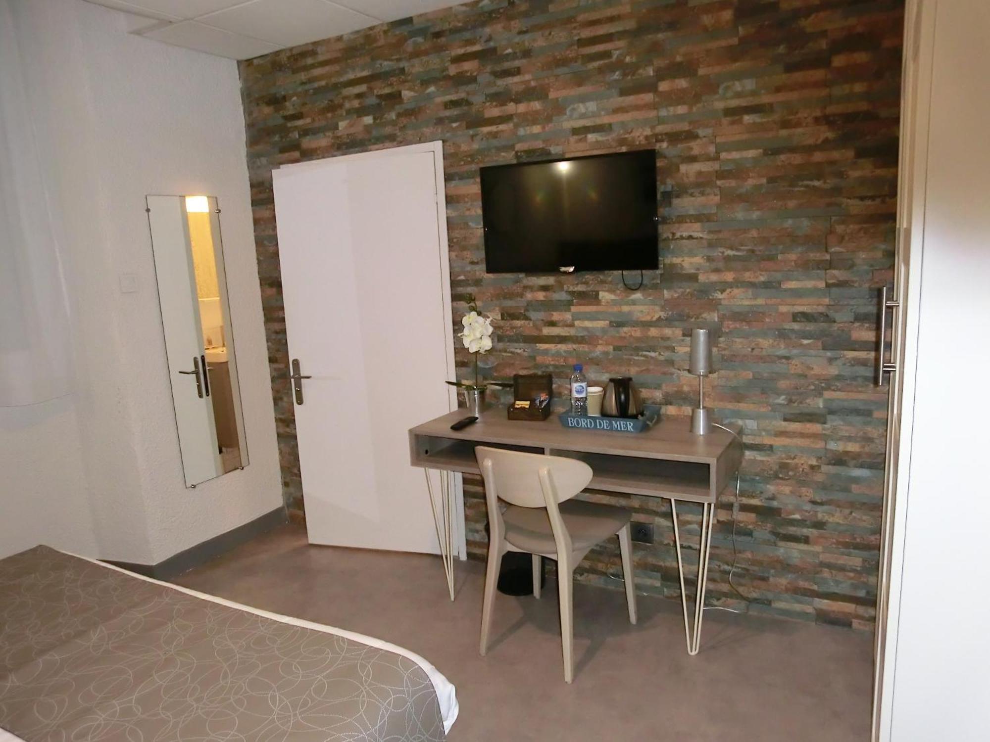 Hotel Sur Le Quai Port Vendres Bilik gambar