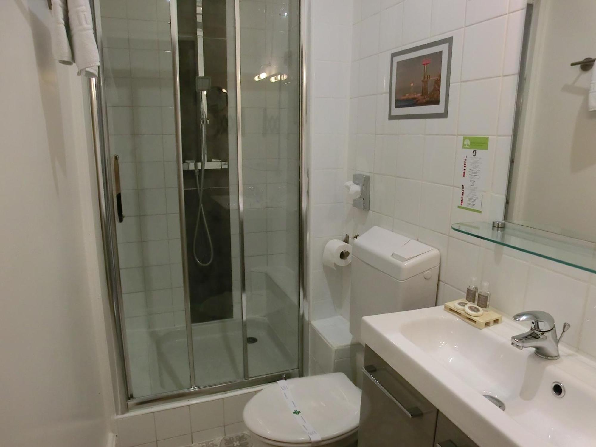 Hotel Sur Le Quai Port Vendres Bilik gambar