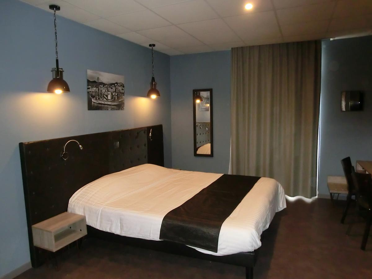 Hotel Sur Le Quai Port Vendres Luaran gambar
